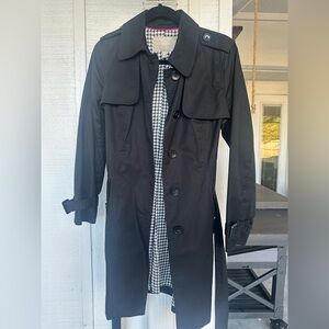 Banana Republic trench coat with beautiful houndstooth lining and belted!